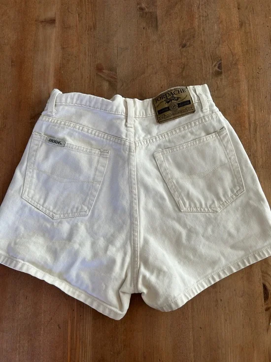Vintage 90’s Jordache Cream High-Waist Denim Shorts - Picture 3 of 12